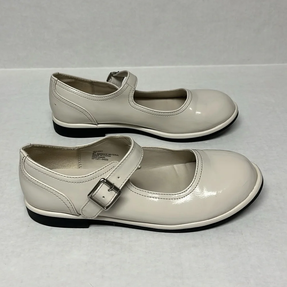 Steve Madden Jkenny off white patent leather Mary Jane dress shoe flats sz 5